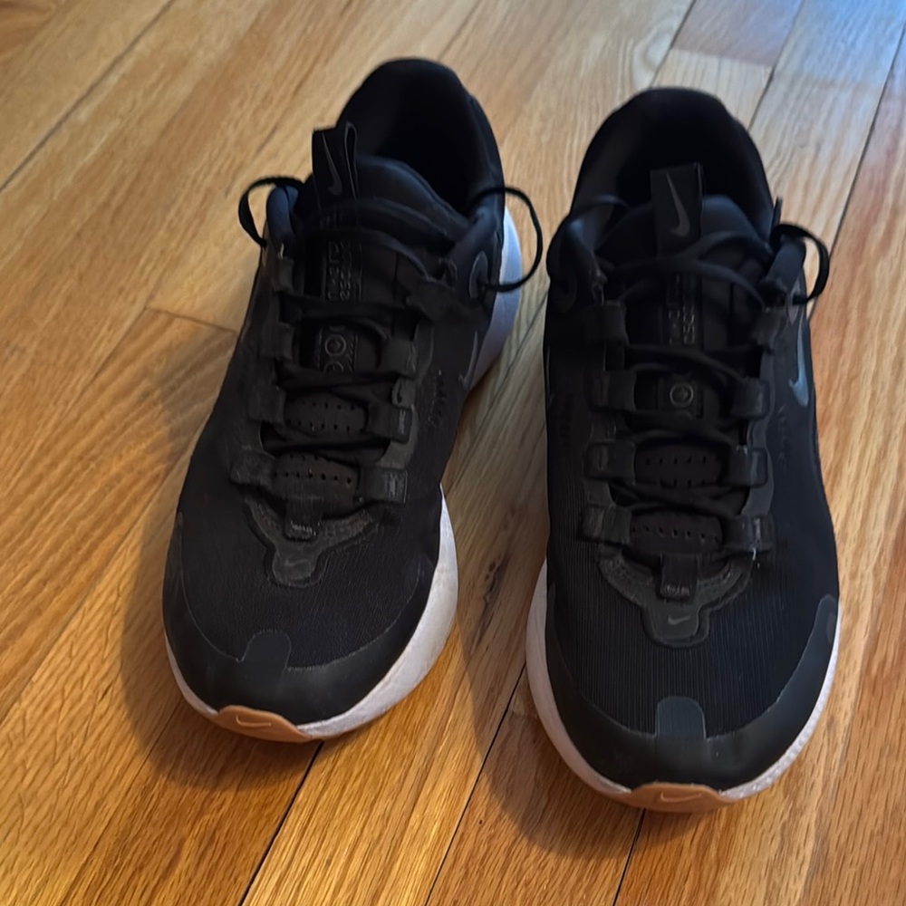 Nike Black Athletic Shoes with Cushioned Sole